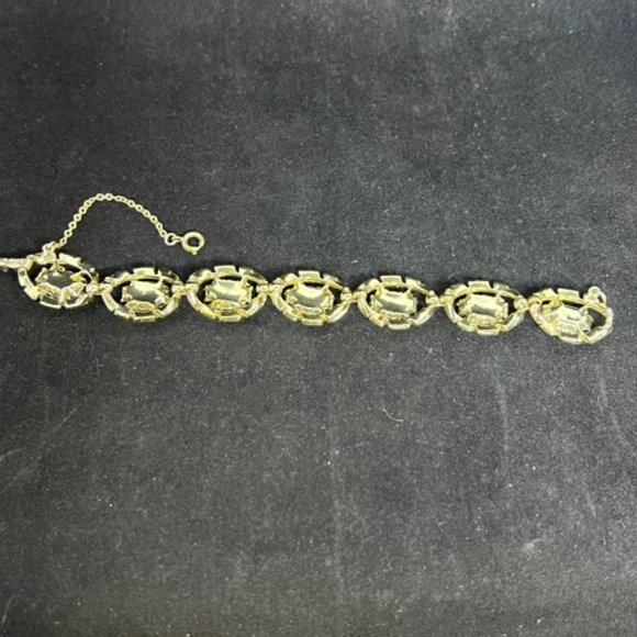Vintage Coro Gold Tone Clear Rhinestone Bracelet Missing Stone W/Safety (3052) - Picture 10 of 10